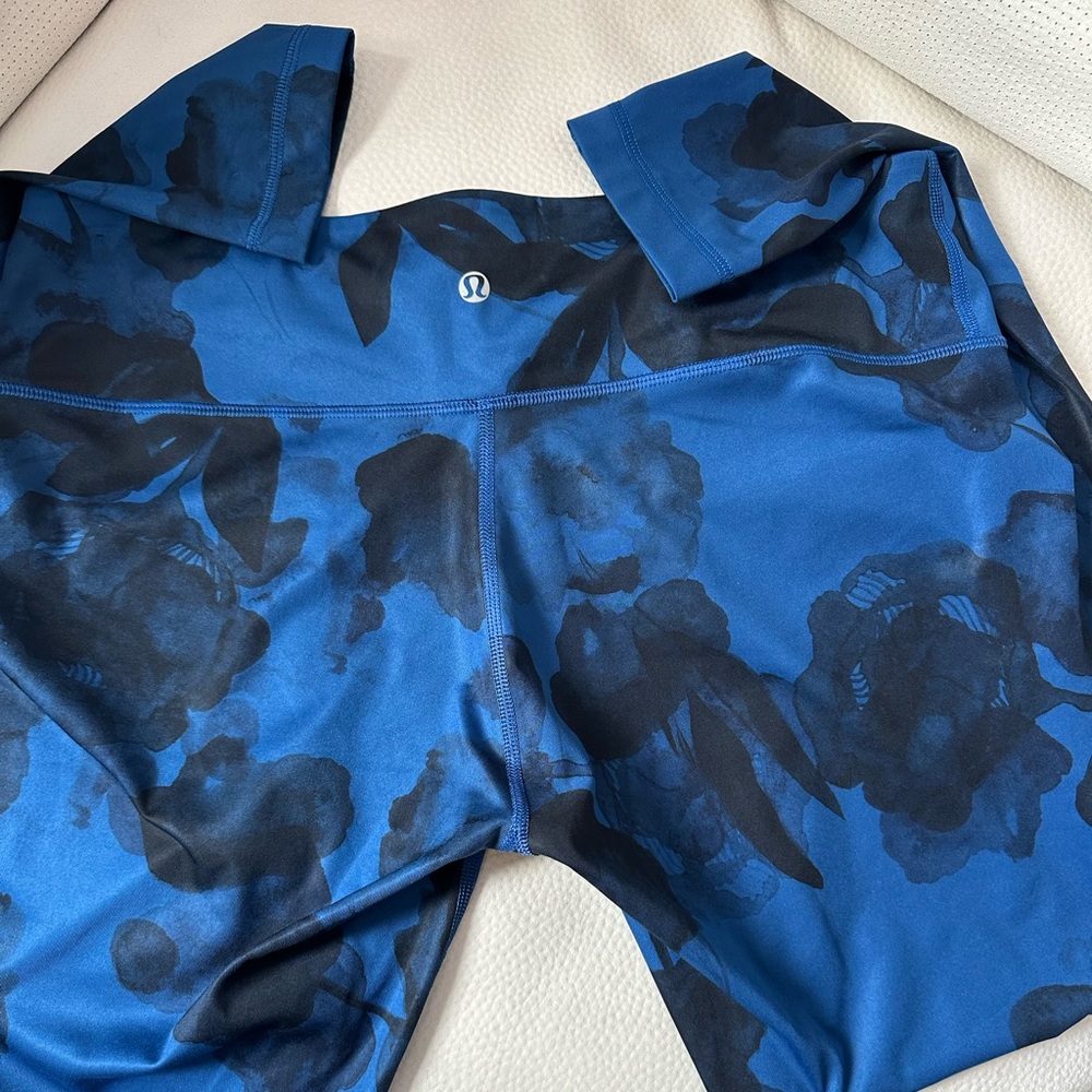 LULULEMON Wunder Under Leggings Inky Blue Black Floral Women Size 12 Full Length